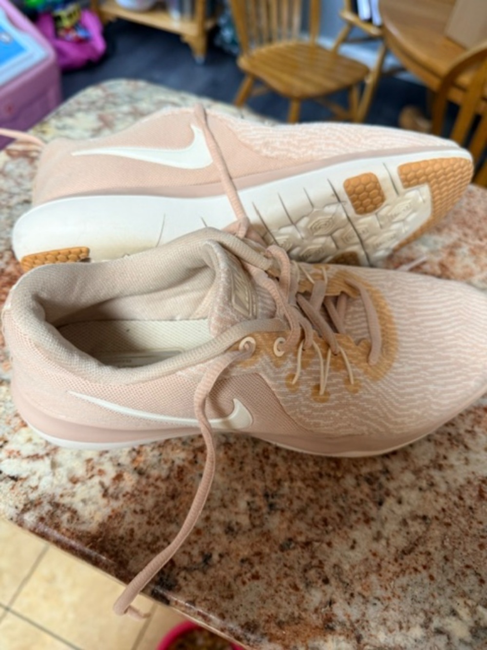 Ladies Nike flex running shoes (pink)